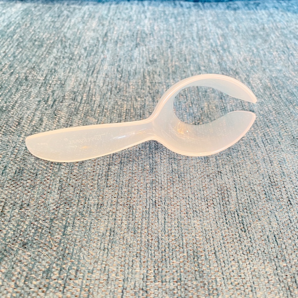 BNWOT Tupperware Egg Lifter Spoon in Clear